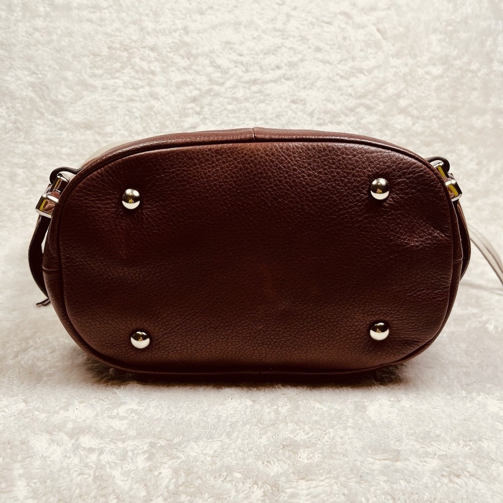 B Makowsky Bucket Shoulder Bag Large Pebbled Leather Cream Brown Zipper Purse - Picture 5 of 15
